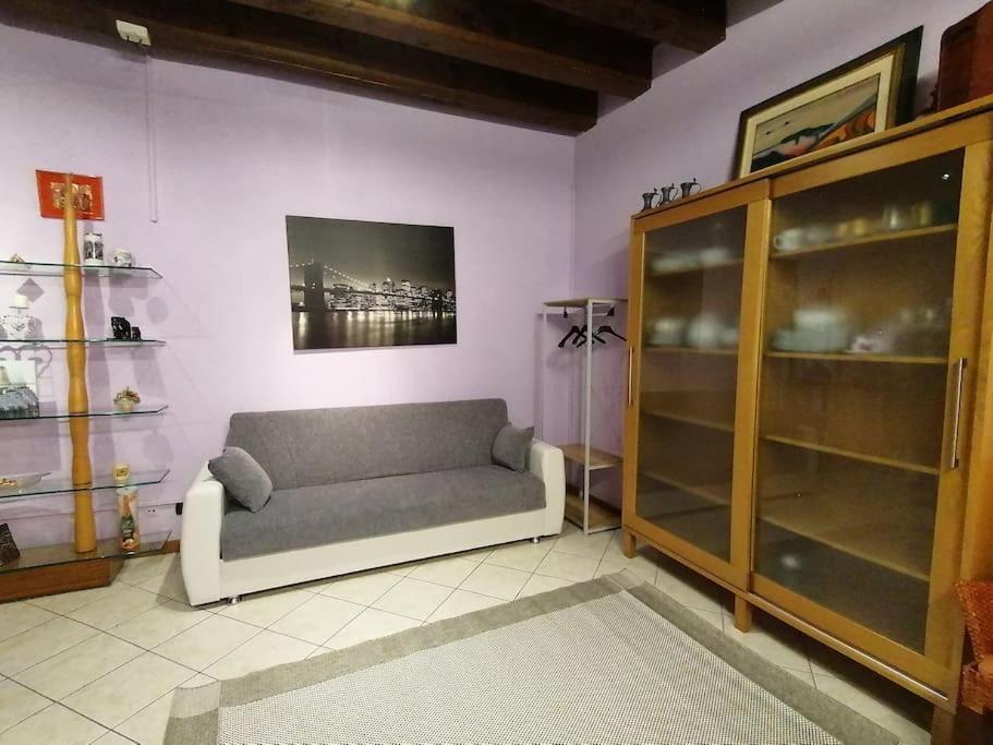 Monolocale In Piazza Isolo Apartment Verona Bagian luar foto