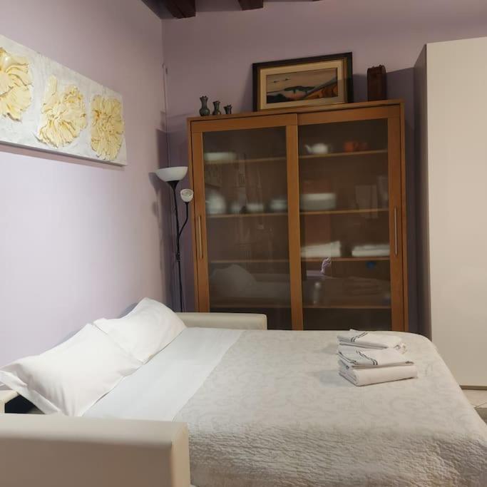Monolocale In Piazza Isolo Apartment Verona Bagian luar foto