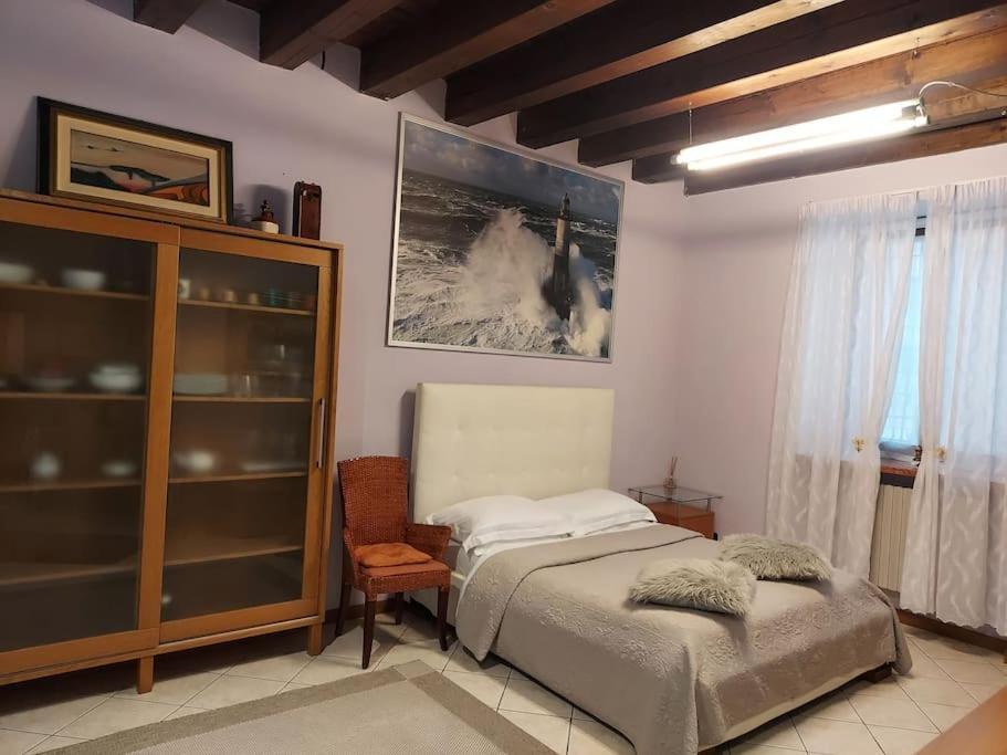 Monolocale In Piazza Isolo Apartment Verona Bagian luar foto