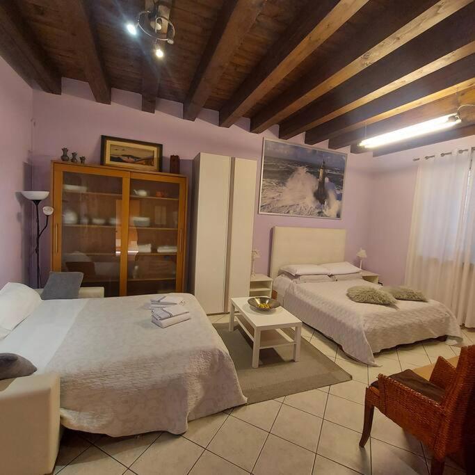 Monolocale In Piazza Isolo Apartment Verona Bagian luar foto
