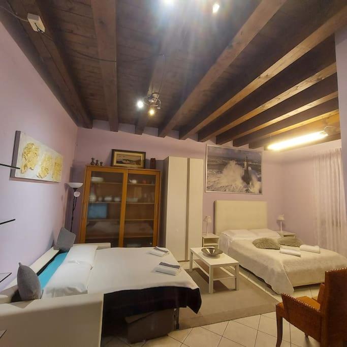 Monolocale In Piazza Isolo Apartment Verona Bagian luar foto