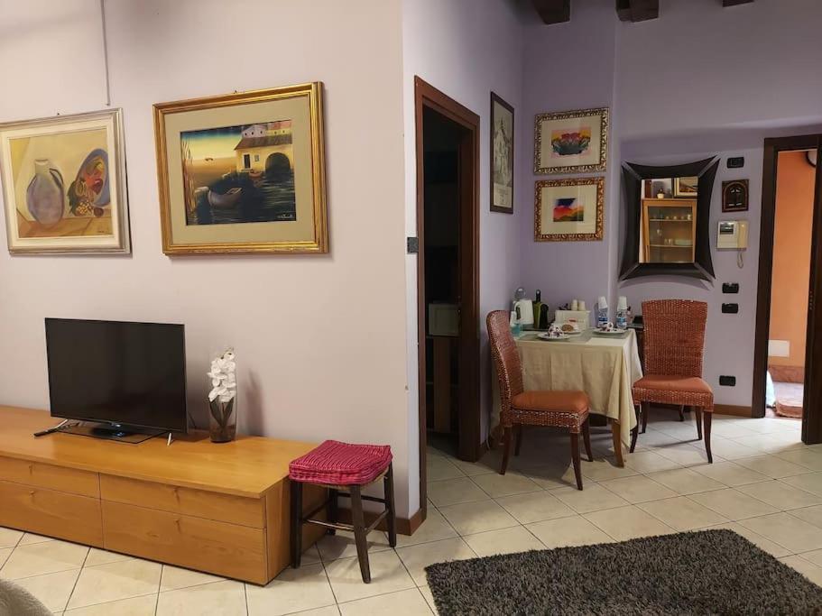Monolocale In Piazza Isolo Apartment Verona Bagian luar foto