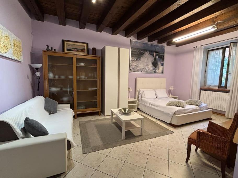 Monolocale In Piazza Isolo Apartment Verona Bagian luar foto