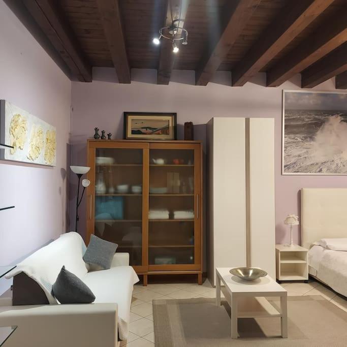 Monolocale In Piazza Isolo Apartment Verona Bagian luar foto