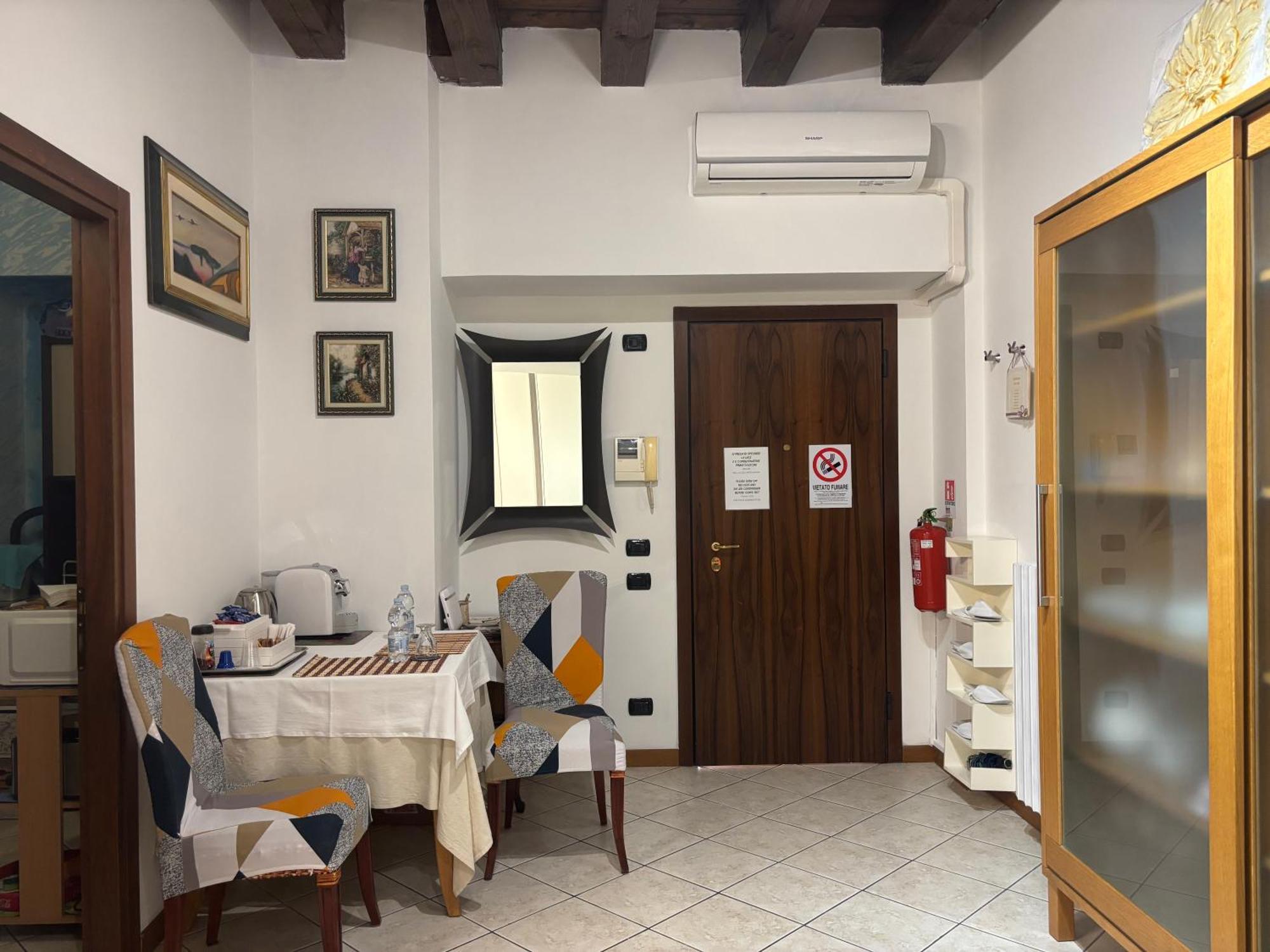 Monolocale In Piazza Isolo Apartment Verona Bagian luar foto